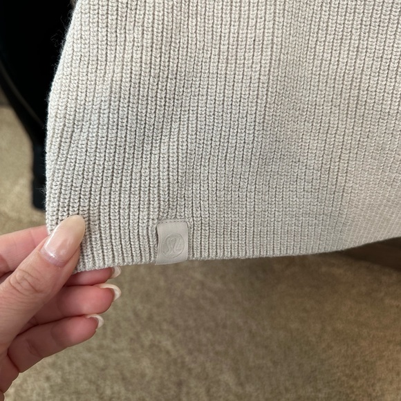 Lululemon Merino Wool blend Turtleneck Sweater - Picture 5 of 6